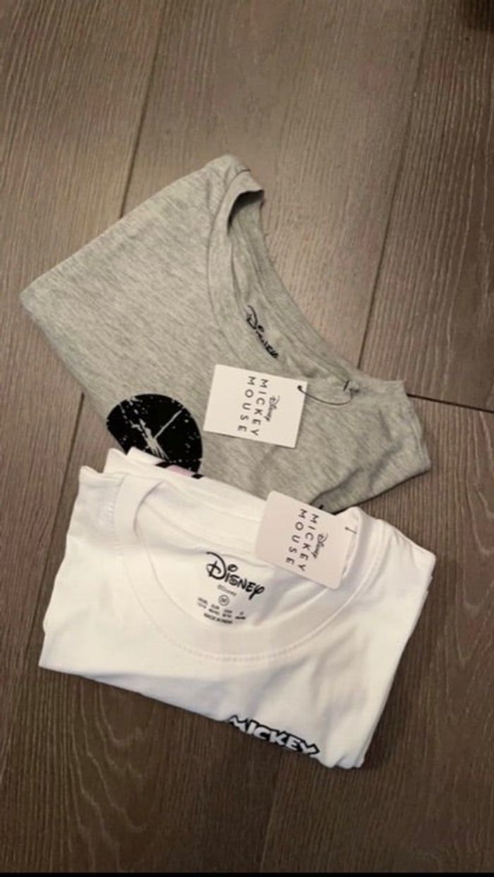 Lot de 2 T.shirts femme Disney taille M neufs