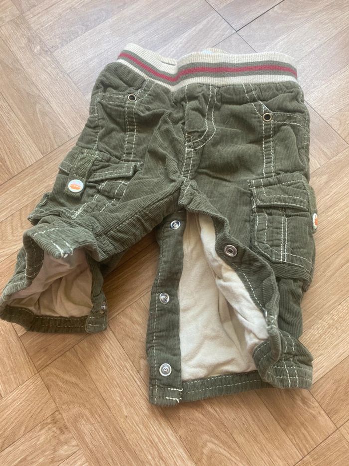 Pantalon en velours côtelé vert taille 3 mois Petit Kimbaloo - photo numéro 2