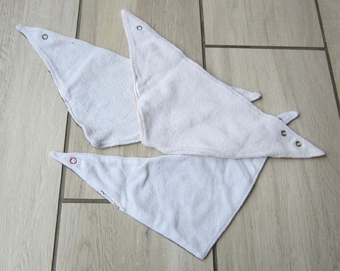 Lot de 3 bavoirs/bandana theme disney - photo numéro 2