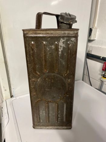 Ancienne jerricane collection voiture automobile collection vintage