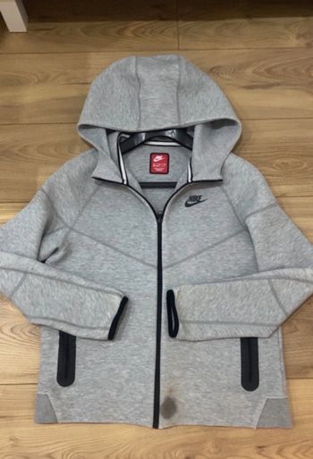 Nike tech taché en bas 