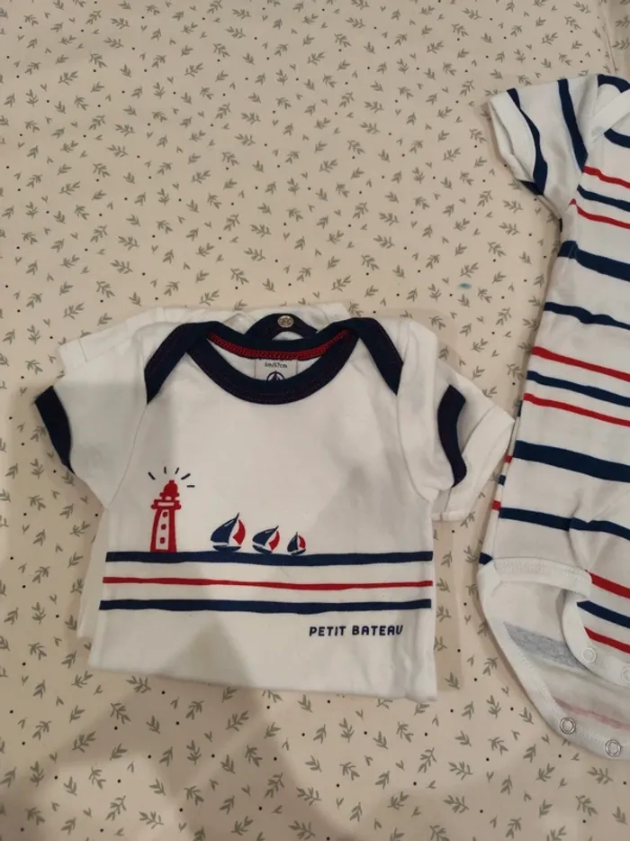 3 bodies assortis petit bateau 6 mois - photo numéro 4