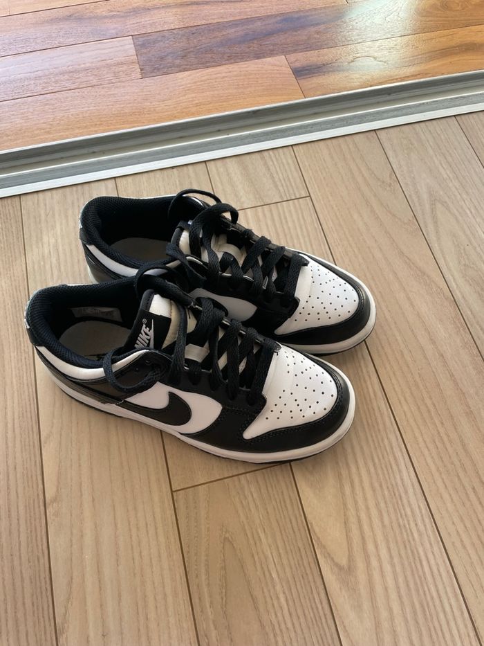 Vends basket femme Nike panda dunk low - photo numéro 2