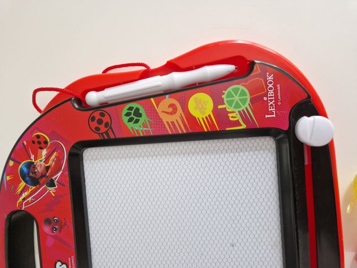 Ardoise Miraculous et petites figurines - photo numéro 4