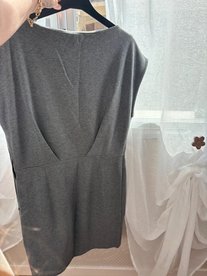 Robe grise IKKS - Taille 44. Avec sa ceinture - photo numéro 6