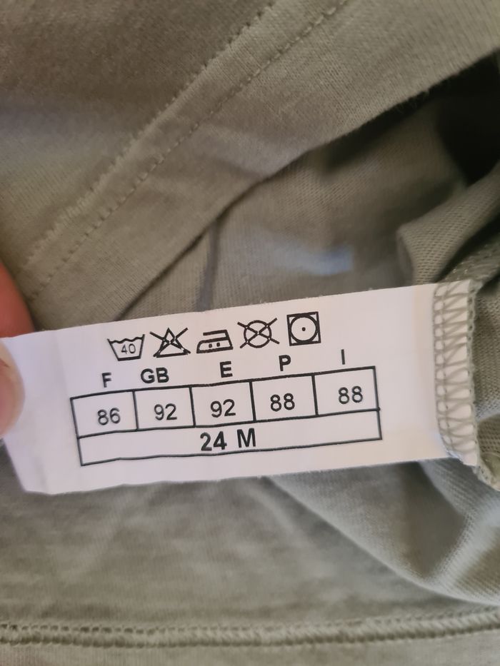 Lot 2 t-shirts unis / Taille 2 ans - photo numéro 2