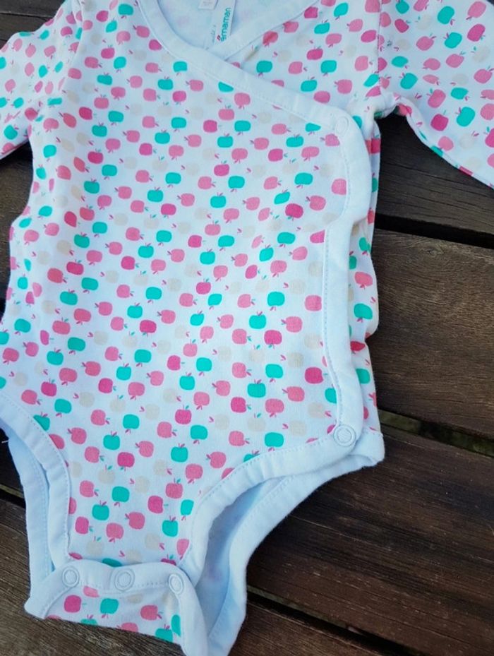 Lot Ensemble naissance Body Bonnet Chaussons 0/3m et Pyjama 1m - photo numéro 3