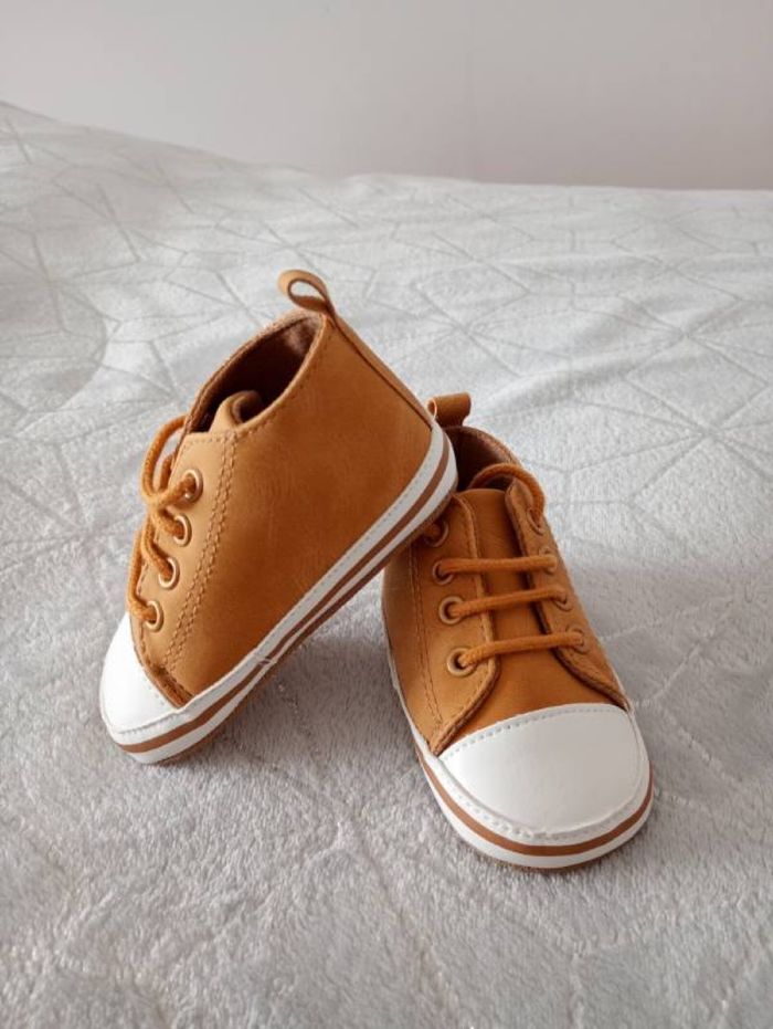 Chaussures bébé Winnie jamais portées - photo numéro 2