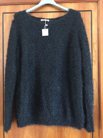 Pull noir Version Féminin neuf avec étiquette