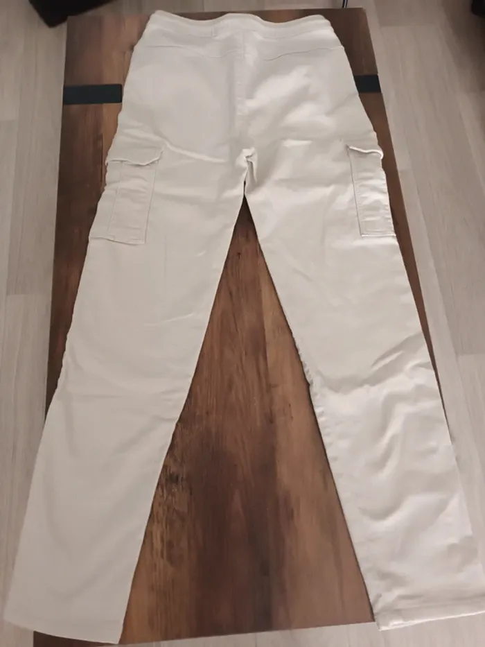 Pantalon cargo porté 2 fois - photo numéro 5