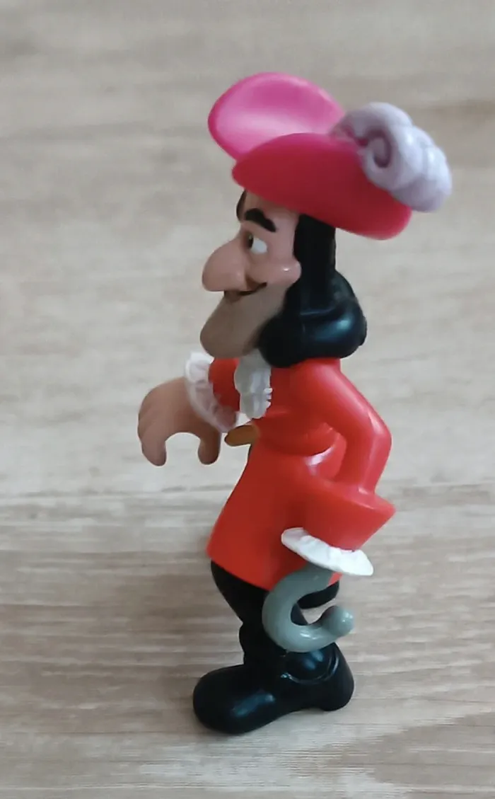 Figurine Capitaine Crochet - Disney - photo numéro 3