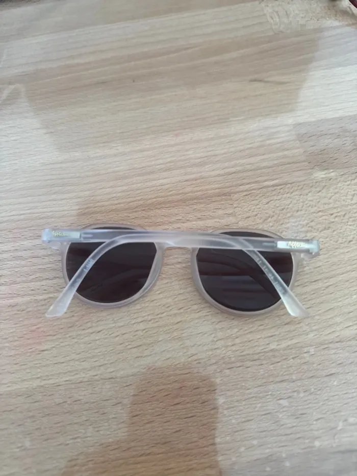 Paire lunettes de soleil afflelou - photo numéro 2