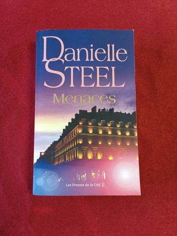 Menaces "Danielle Steel " Les presses de la cité