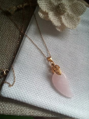 Collier aile en pierre de quartz rose