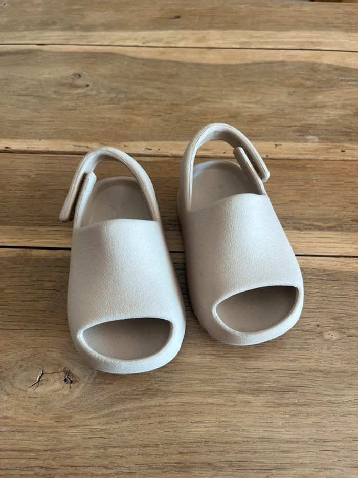 Sandales Yeezy Slide Bone - photo numéro 2