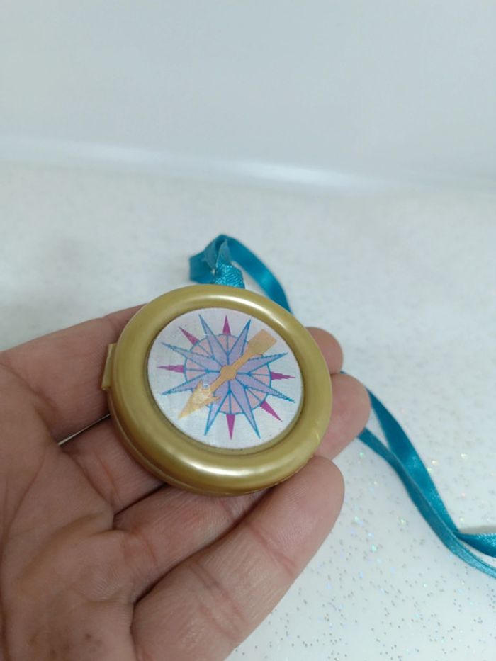 Pocahontas princesse Disney collier boussole barrette clip Animator animator's figurine miroir - photo numéro 15