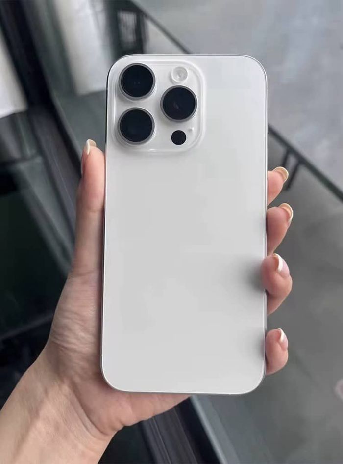 I P h o n e 15 pro Max - photo numéro 2