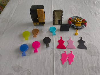 Lot accessoires poupées lol omg 