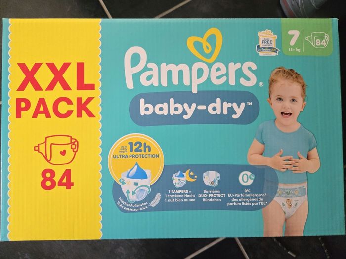 Carton xxl couches pampers baby dry taille 7