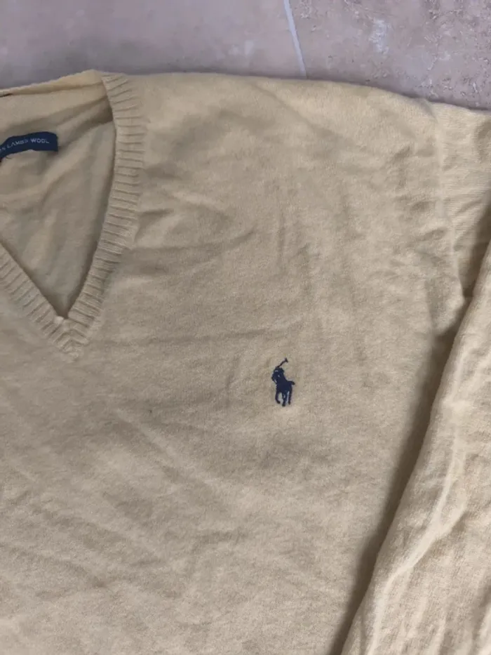 Pull col V laine d'agneau Ralph Lauren homme jaune logo marine - photo numéro 3