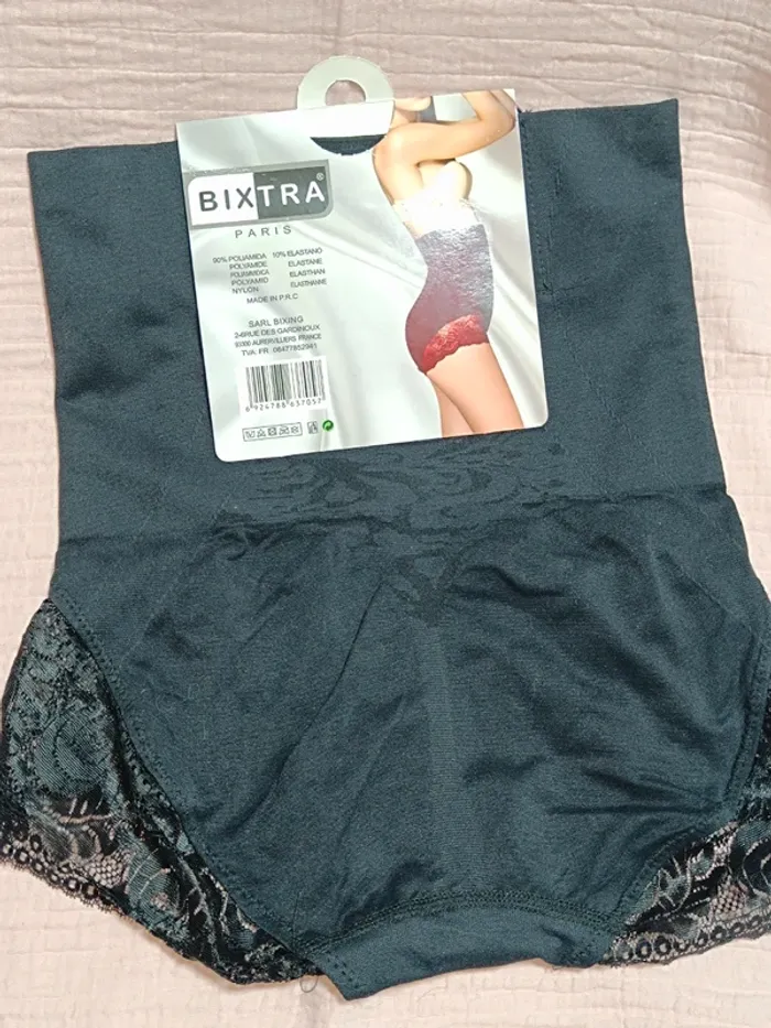 Culotte gainante avec dentelle 🤍Taille 42-44🖤 - photo numéro 2