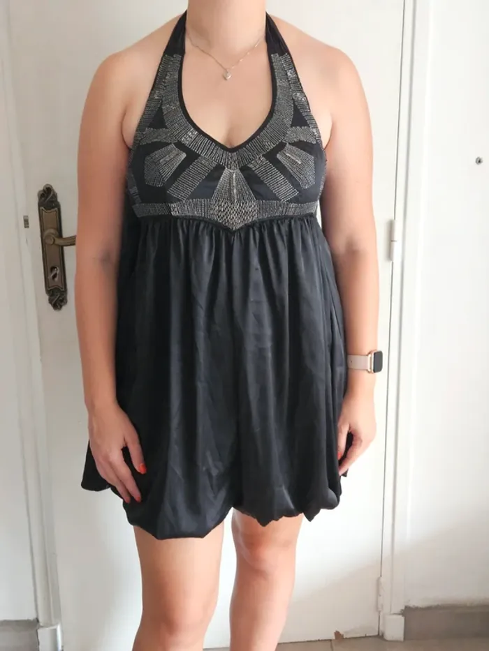 Robe dos nu - photo numéro 3