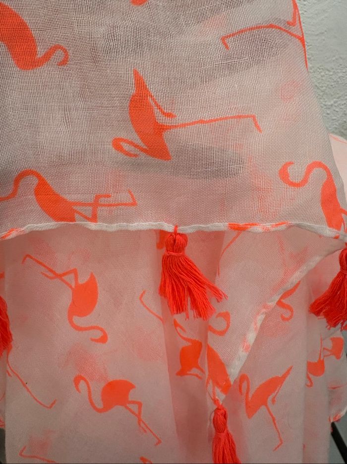 Châle blanc avec des motifs de flamant roses orange fluo Camaïeu - photo numéro 3