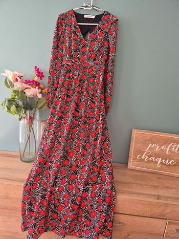 Robe longue noire et rouge, neuve, nafnaf taille 36