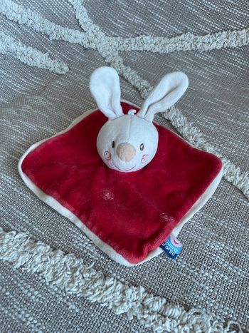Peluche doudou plat 17cm sucre d’orge lapin blanc et rouge très bon état