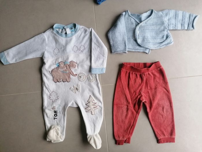 Lot 30 vêtements garçon 12 mois - photo numéro 6