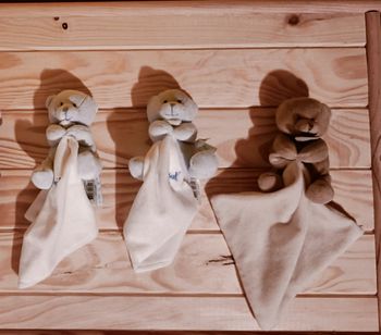 2 oursons avec mouchoir et 1 ourson