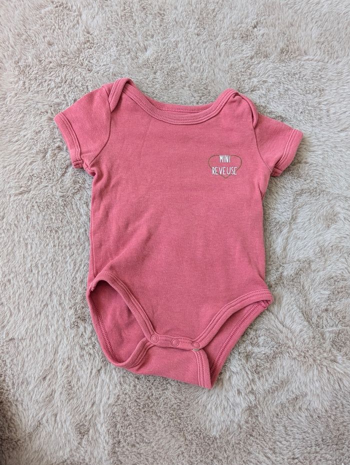 Body mini rêveuse couleur vieux rose marque Vertbaudet 3 mois