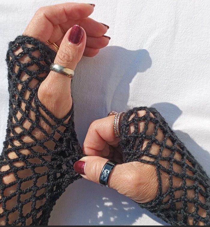 Mitaines résille "DARKNESS" fait main au crochet - photo numéro 6