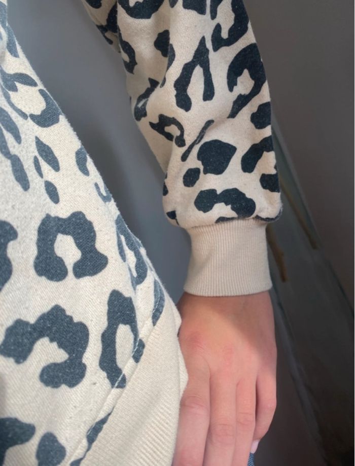 Sweat  léopard ZARA fille 10 ans - photo numéro 4