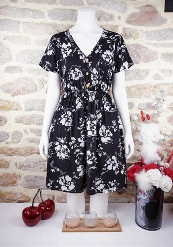 Robe poésie florale noire et blanche Femme taille 54 marque Boohoo 🌺 