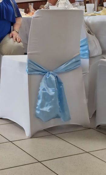 Nœuds de chaise bleu ciel