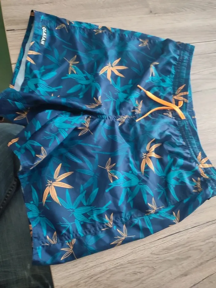 Short de bain olaian neuf 10/11 ans
