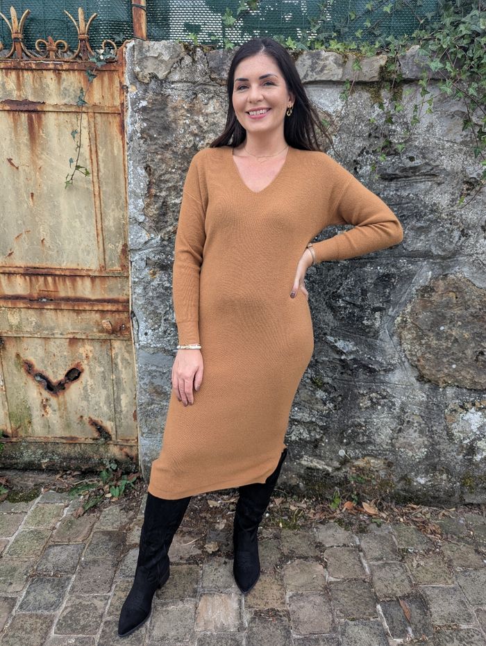 Robe pull Lyon camel col en V
Taille unique - photo numéro 2