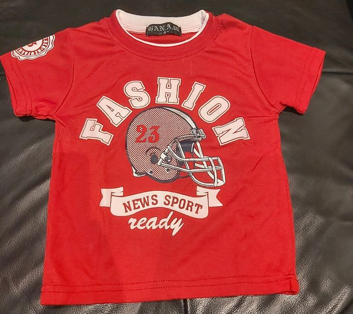 Ensemble jeans et tee-shirts mixte 4 ans en très bon état (78) - photo numéro 2