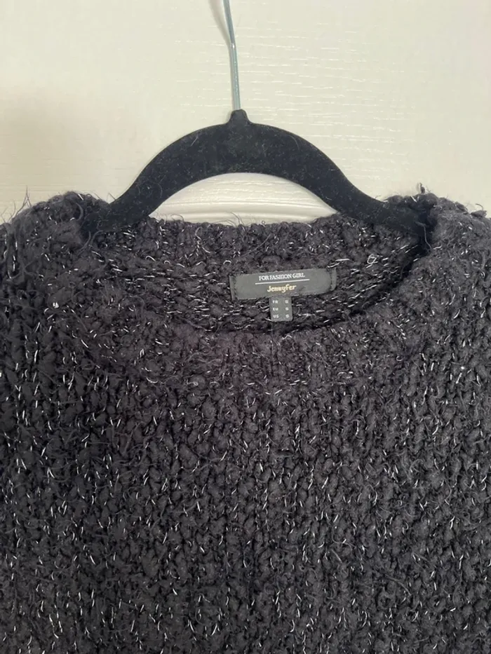 Pull noir et fil d’argent - photo numéro 3