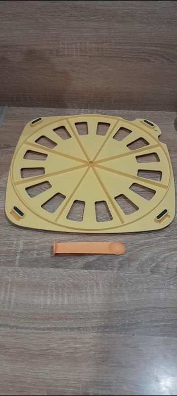 Croissant party tupperware