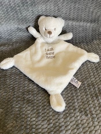 Doudou losange plat Ours blanc marron « I am new here » Nicotoy C&A