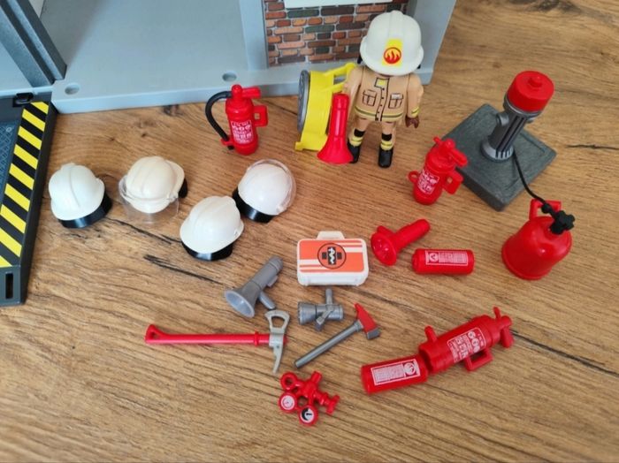 Caserne de pompiers playmobil - photo numéro 3
