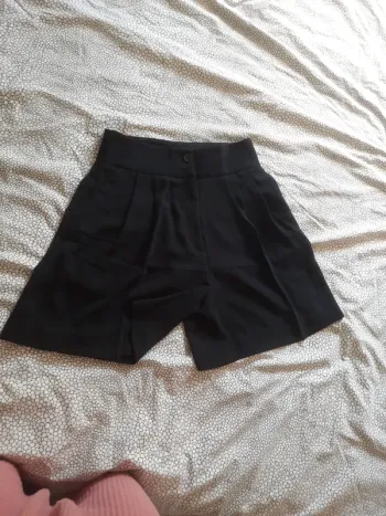 Short noir