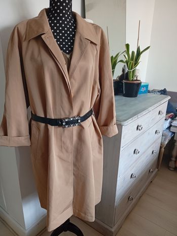 Gabardine Trench oversize. Claude Harvey 