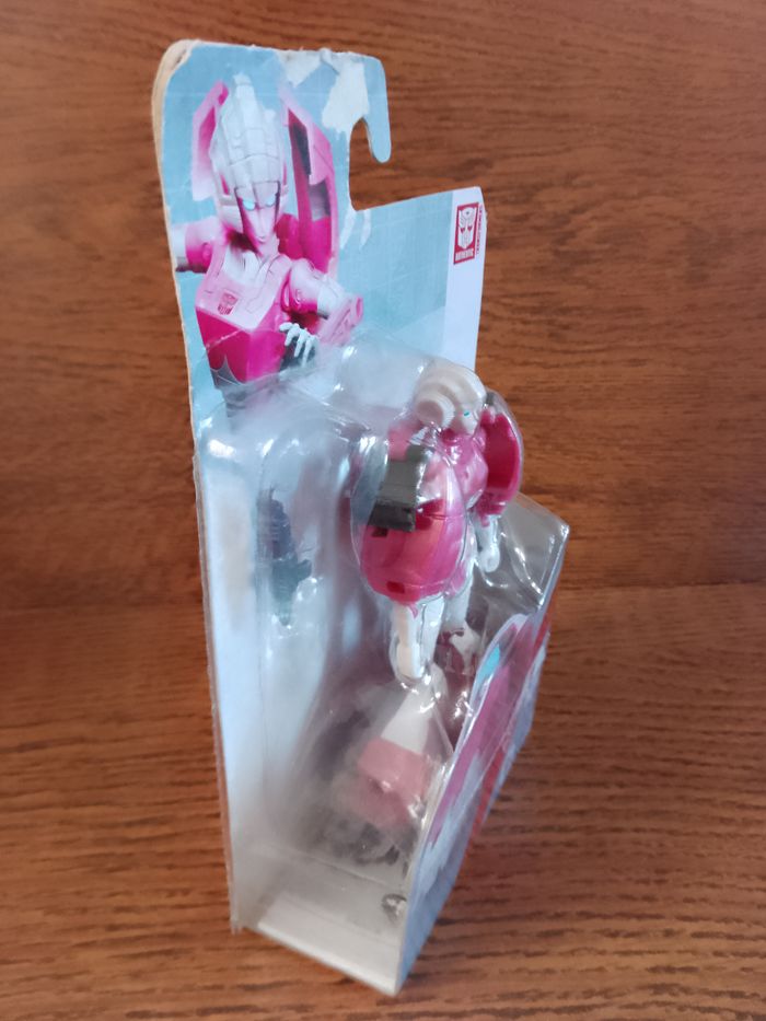 figurine neuve transformers arcee hasbro sous blister - photo numéro 4