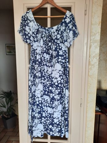 Robe mi-longue