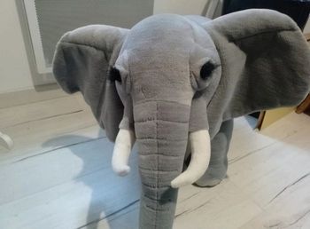 Grosse peluche éléphant