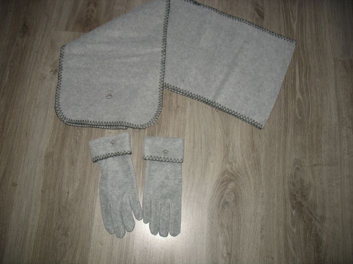 LOT DE 2 PCS : ÉCHARPE + PAIRE DE GANTS GRIS - TAILLE UNIQUE - NEUF - n°06