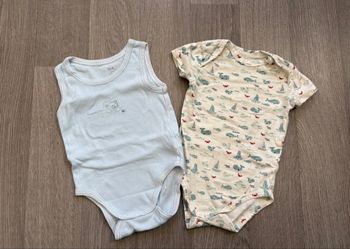 Lot 2 bodies 6 mois manches courtes 